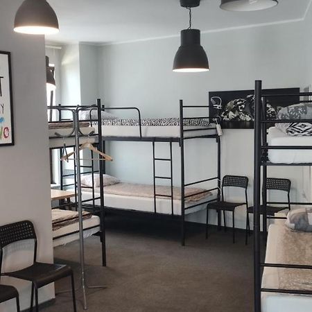 Hostel Sunrise Przy Dw. Zachodnim Варшава Экстерьер фото
